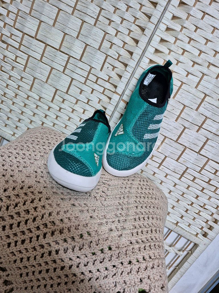 아디다스정품봄여름스니커즈245--0