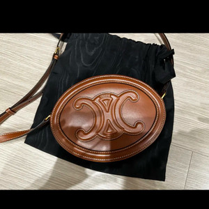 셀린느 오벌백 라지 팔아요(5회미만착용후 보관중)