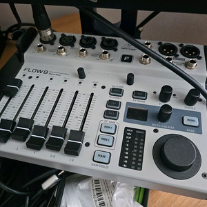 베링거 플로우8 오디오 믹서