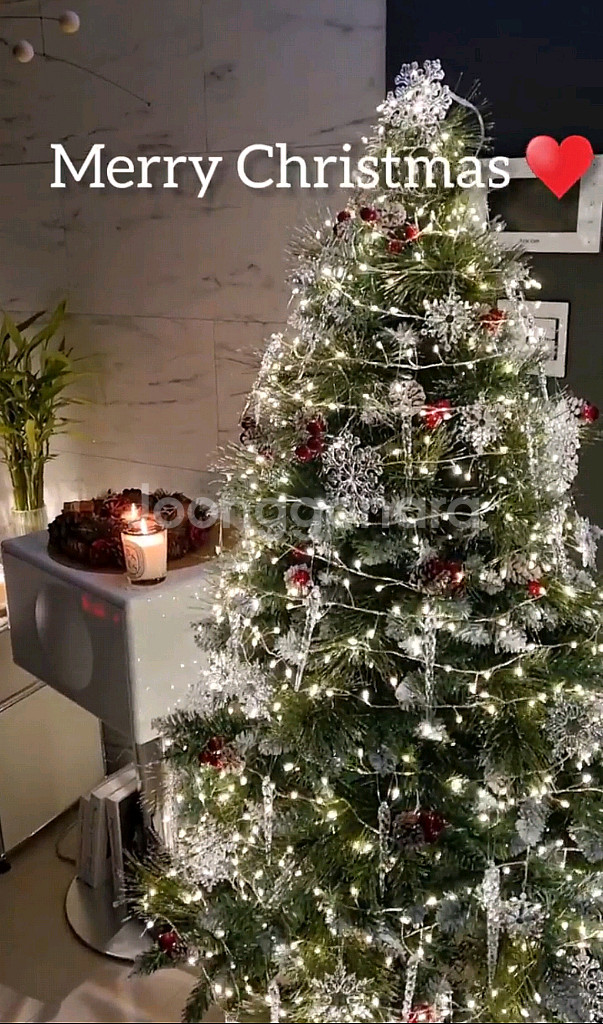 눈꽃트리 150~160cm+지네전구 5ea 판매합니다--3