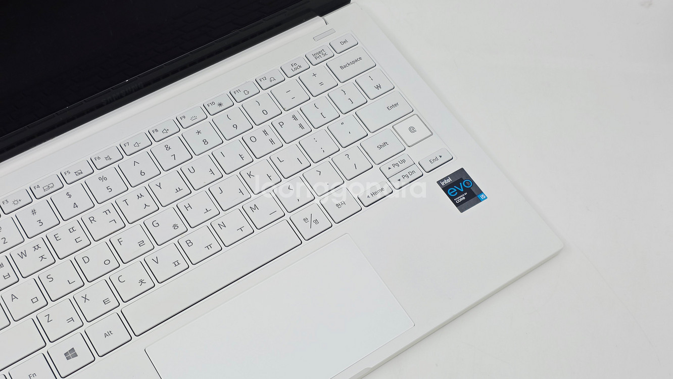 삼성 갤럭시북 이온2 13인치 i5 NT930XDA-KC58W--2