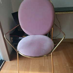 의자와 컴퓨터 테이블 새거 총 10만원 각각 5만원