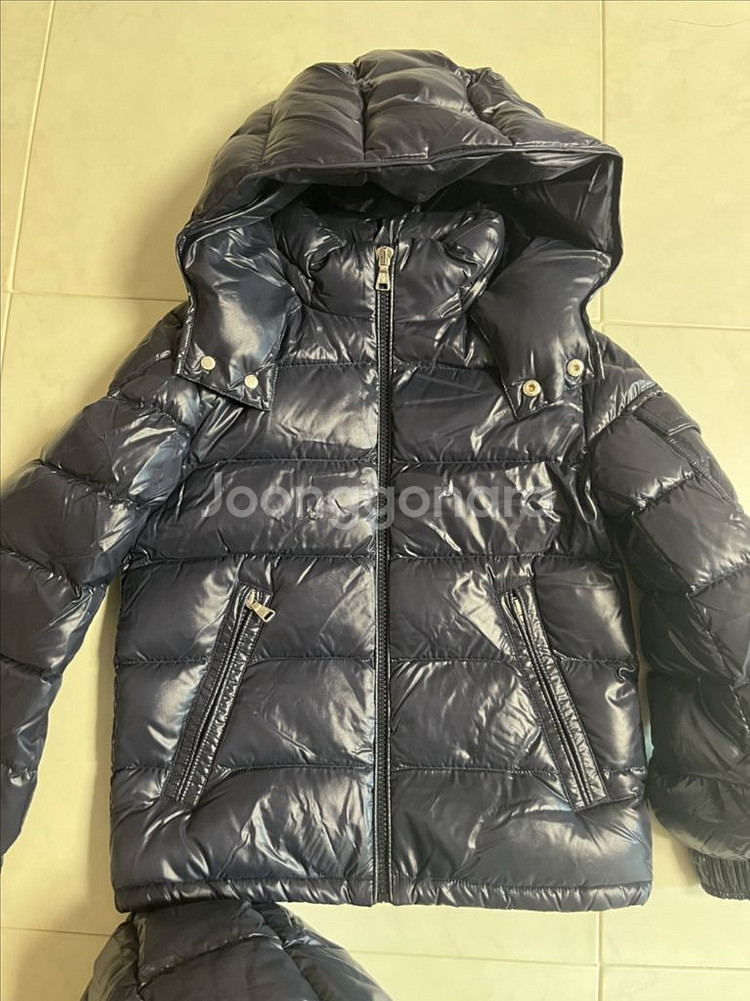 몽클레르 키즈 마야 사이즈 6y, 8y 네이비 판매합니다.--0