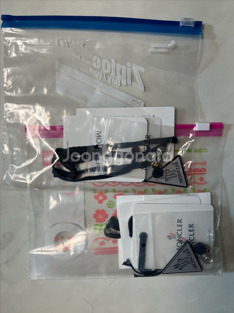 몽클레르 키즈 마야 사이즈 6y, 8y 네이비 판매합니다.--4