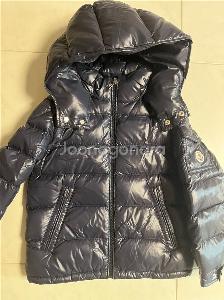 몽클레르 키즈 마야 사이즈 6y, 8y 네이비 판매합니다.--2