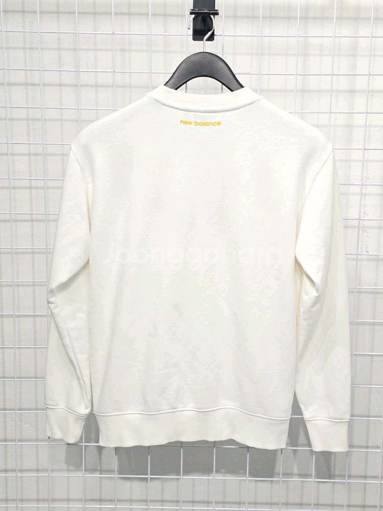 뉴발란스 빅로고 맨투맨--1