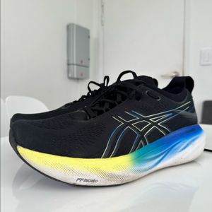 상태 좋은 아식스 젤님버스 러닝화 팝니다.