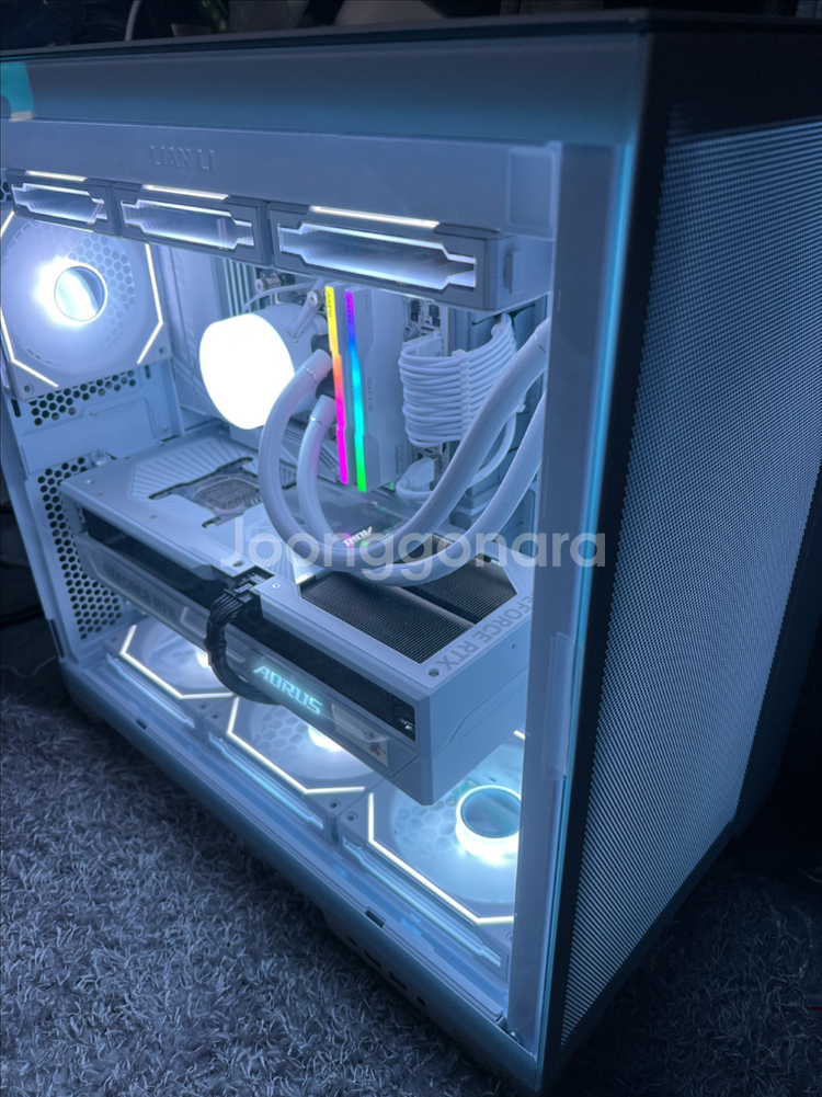 9800x3d X870 5090 ice 리안리 거의 새것--0