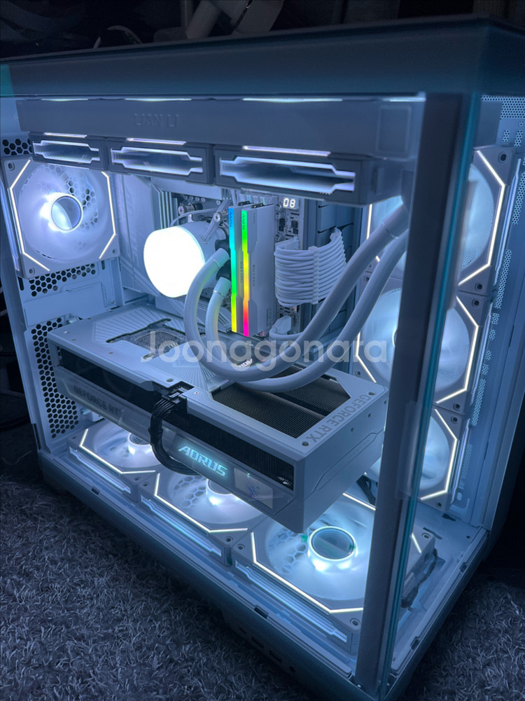 9800x3d X870 5090 ice 리안리 거의 새것--1