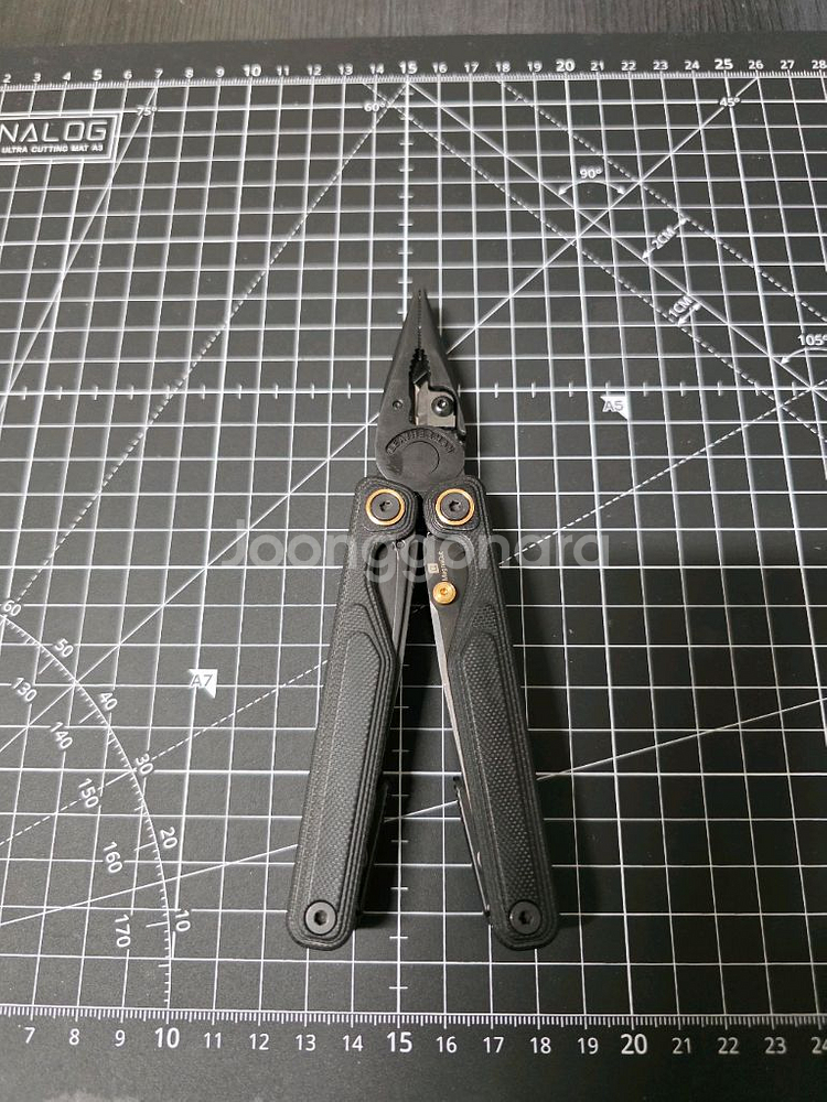 레더맨 웨이브 알파 멀티툴 팝니다.--3