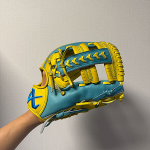 아톰즈 황목치승 지급용 내야 야구 글러브 판매합니다.