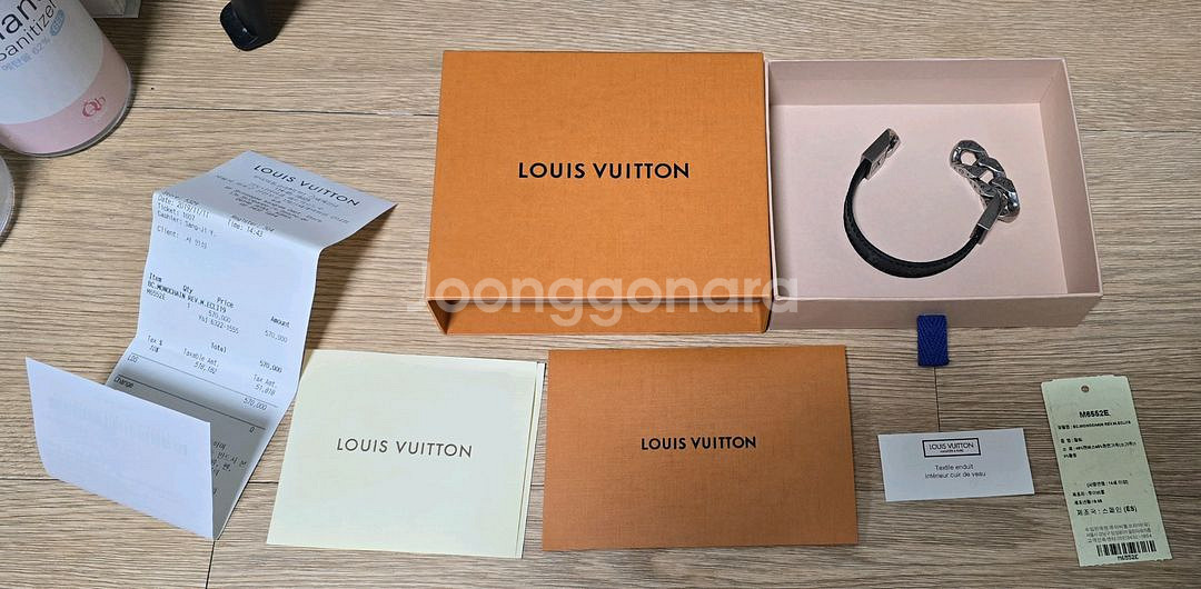 루이비통 가죽 팔찌--1