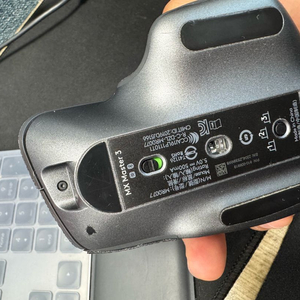 로지텍 mx master3 무선 마우스 + 로지텍 mx keys 키보드 세트로 팝니다