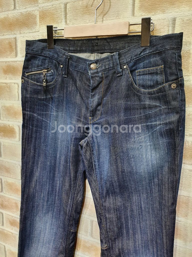 C.N.C.이태리 정품 블루워싱 쎄미배기 데님팬츠 32--1