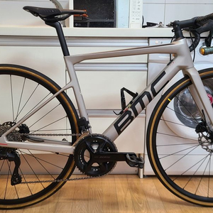 인하 로드명가 BMC 팀머신 SLR FIVE 신형105 Di2 카본 급매