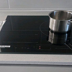 삼성 인덕션 3구 NZ63B5056AK 새제품