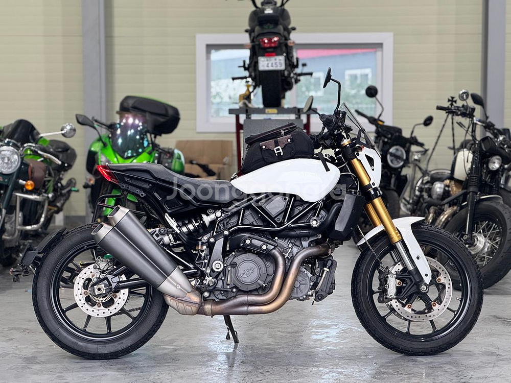 인디안 ftr1200s 19년식5천 km 신차급 판매--0