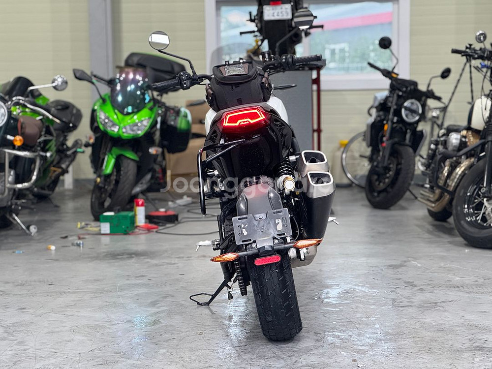 인디안 ftr1200s 19년식5천 km 신차급 판매--1