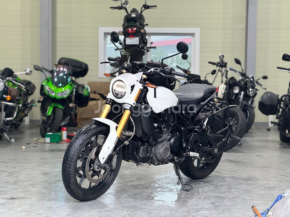 인디안 ftr1200s 19년식5천 km 신차급 판매--3