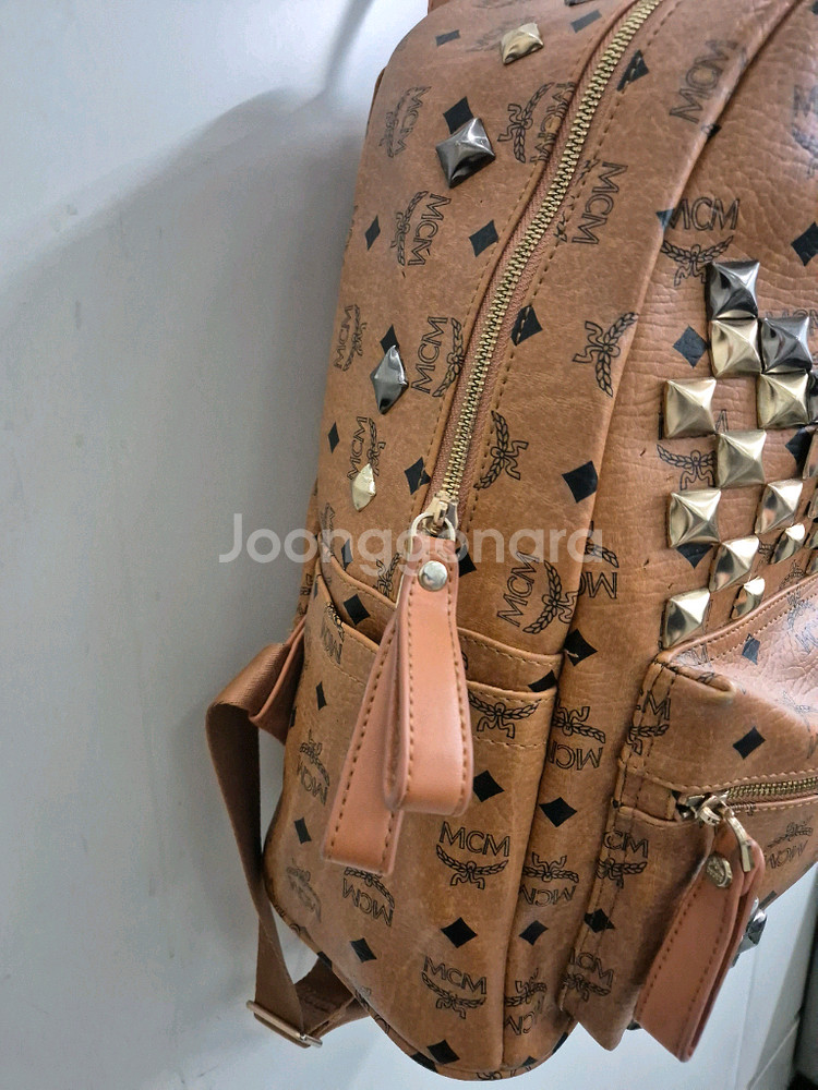 MCM 스타크 스터드 백팩--2
