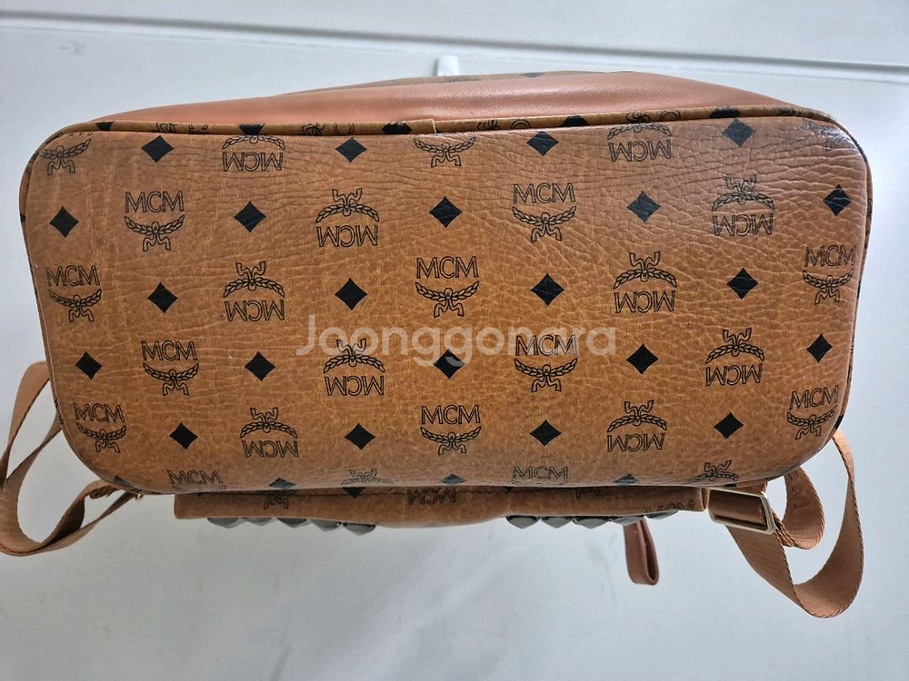 MCM 스타크 스터드 백팩--4