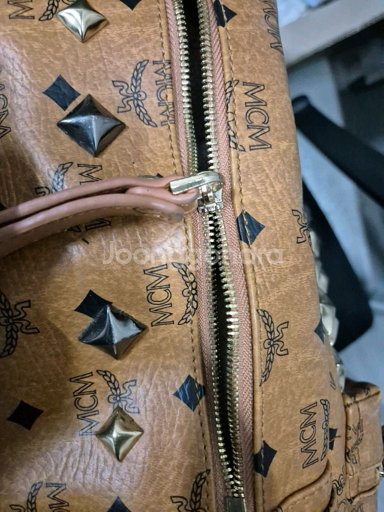 MCM 스타크 스터드 백팩--8