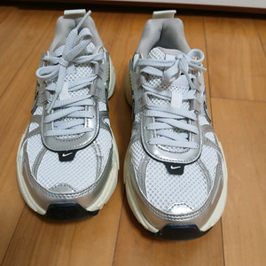 나이키 v2k 운동화 225