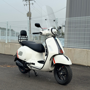 베스파125 gts 슈퍼스포츠 24년식 1천키로 신차급 판매합니다