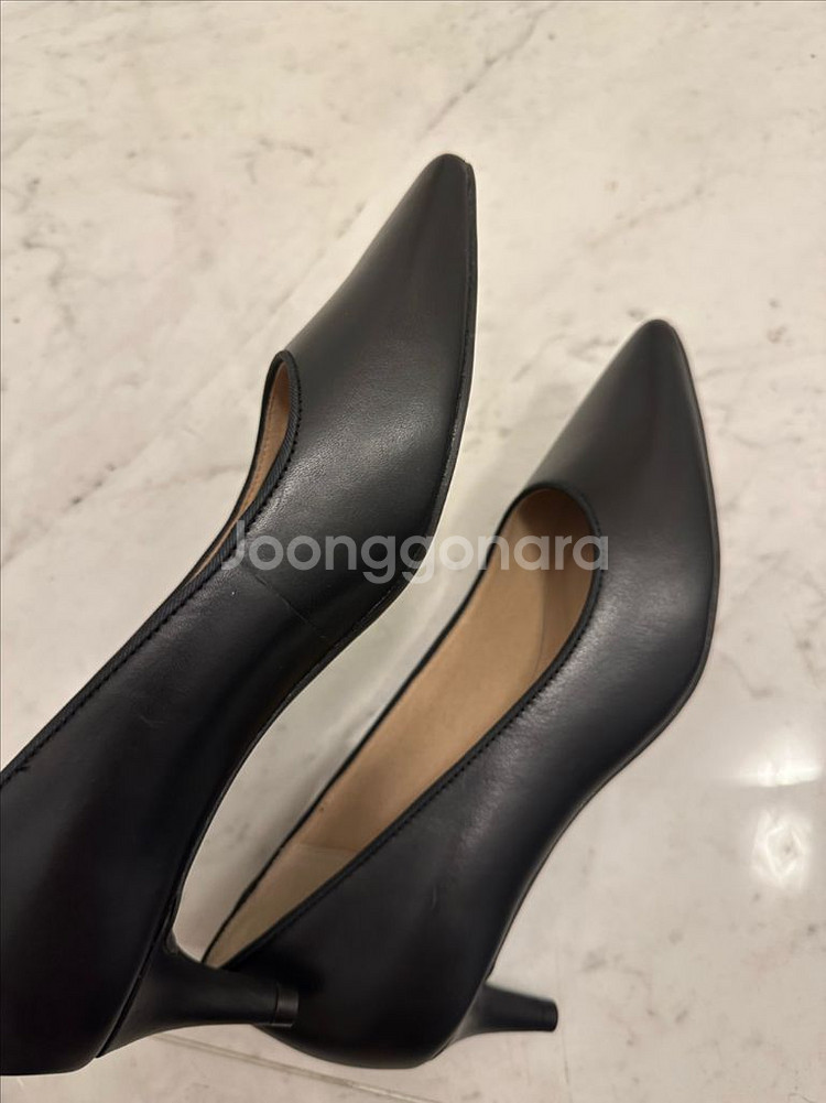 새상품 락포트 가죽 기본구두 5센티 235--2