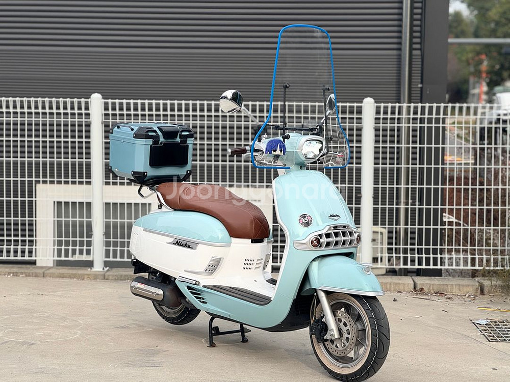 빅토리아 니키 25년식 700km 탑박스및 윈드등 신차급차량판매합니다--0