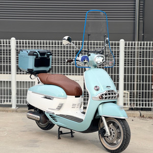 빅토리아 니키 25년식 700km 탑박스및 윈드등 신차급차량판매합니다