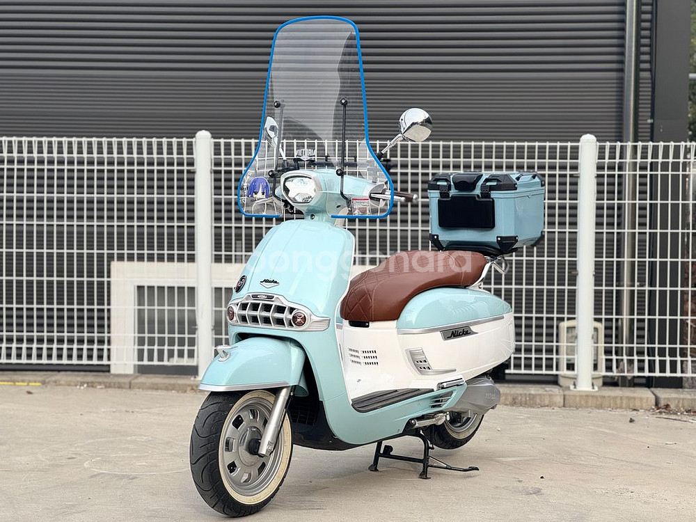 빅토리아 니키 25년식 700km 탑박스및 윈드등 신차급차량판매합니다--4