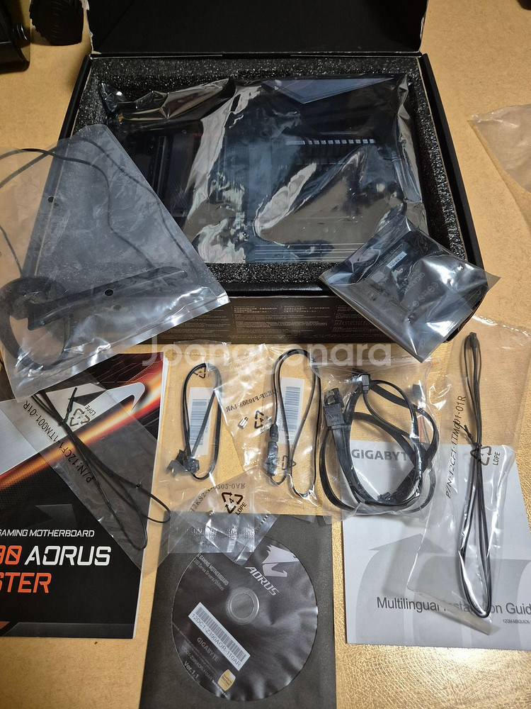 9900k cpu, z390메인보드, ddr4램, 750G 세투스케이스, 메모리 방열판 팝니다--2