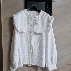 쿠오세 프릴카라 블라우스