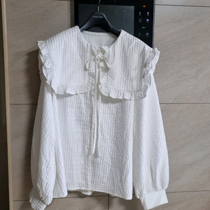 쿠오세 프릴카라 블라우스