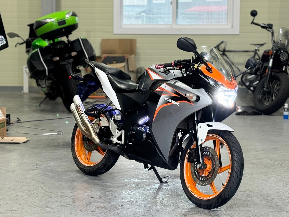 혼다cbr125r 11년식 1만 익실구변 저렴히 판매합니다 이미지