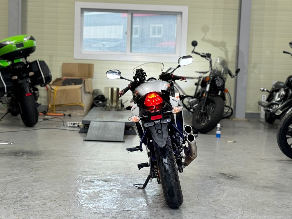 혼다cbr125r 11년식 1만 익실구변 저렴히 판매합니다 이미지