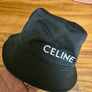 셀린느 로고 버킷햇