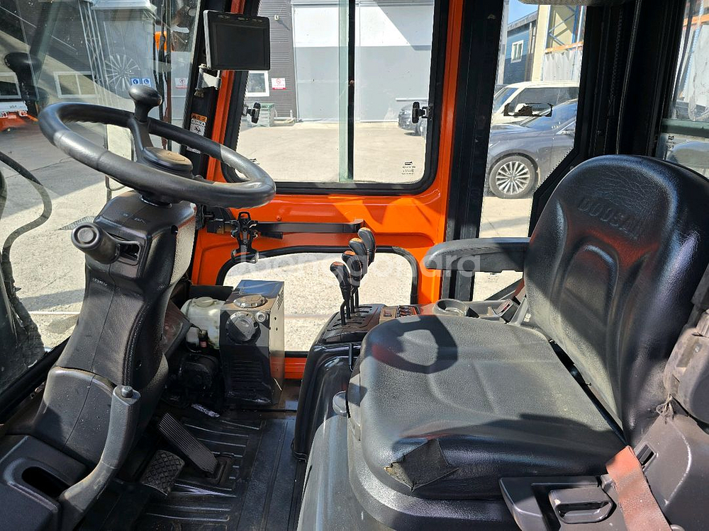 중고지게차 매매 특A급 두산 4.5톤 3단 자동발 에어컨 풀옵션 디젤지게차 2900만원--2