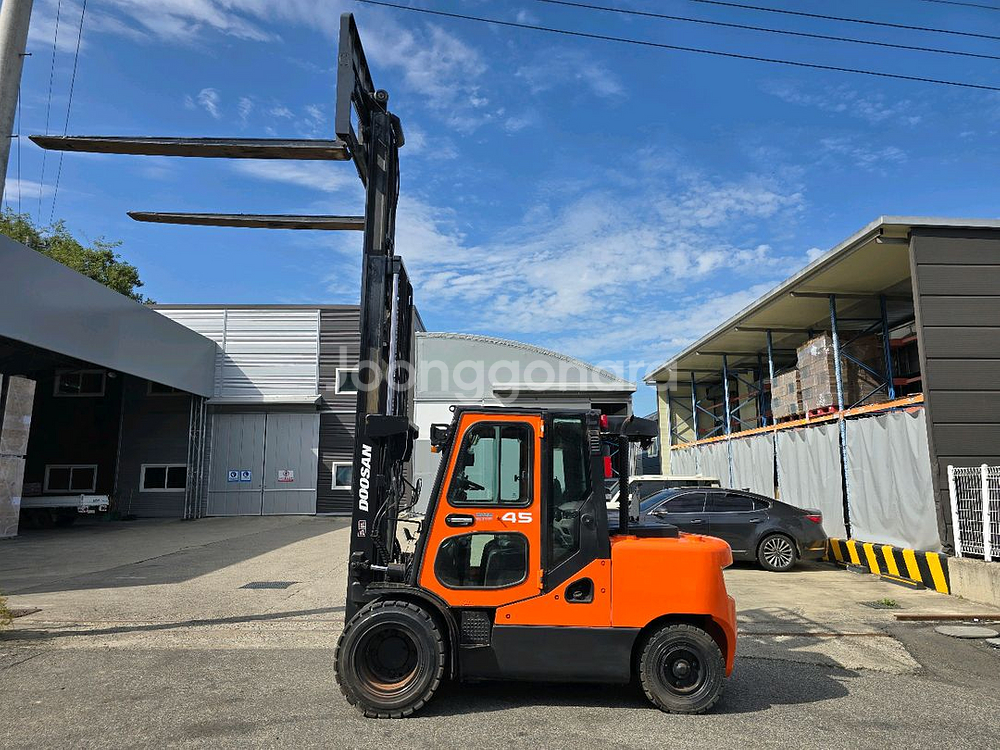 중고지게차 매매 특A급 두산 4.5톤 3단 자동발 에어컨 풀옵션 디젤지게차 2900만원--4