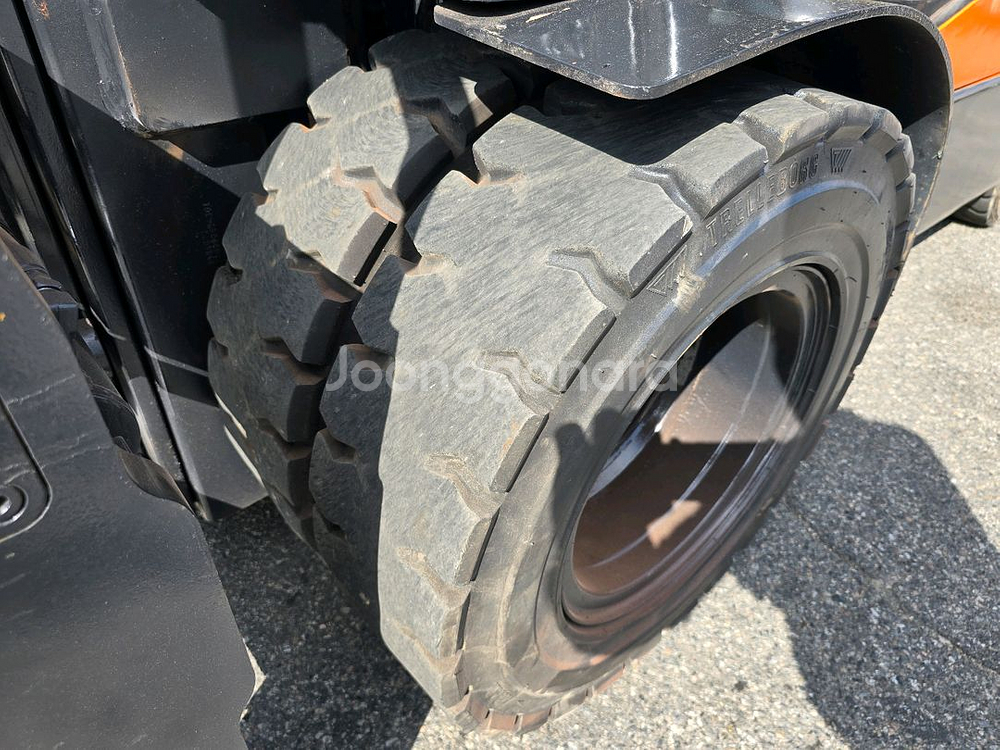 중고지게차 매매 특A급 두산 4.5톤 3단 자동발 에어컨 풀옵션 디젤지게차 2900만원--3