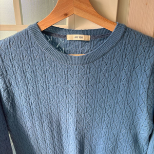 ARE YOU 블루 펀칭 아일렛 니트 - 옷장정리