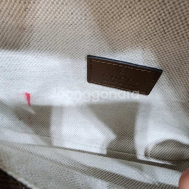 구찌 인터로킹 G 벨트백 크로스가능--9