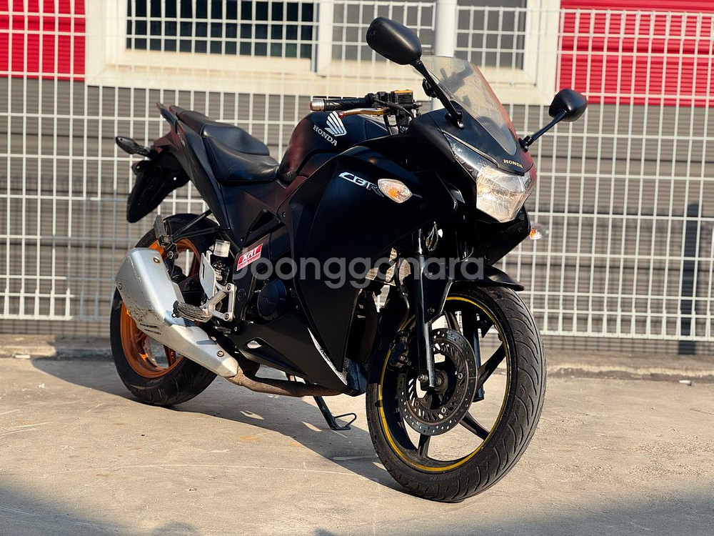 혼다cbr125r 14년식 3만km 흑마 저렴히 판매합니다--0