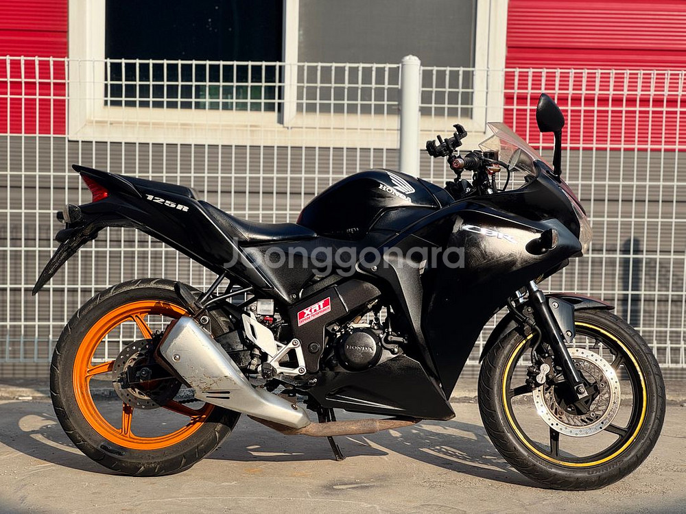 혼다cbr125r 14년식 3만km 흑마 저렴히 판매합니다--1