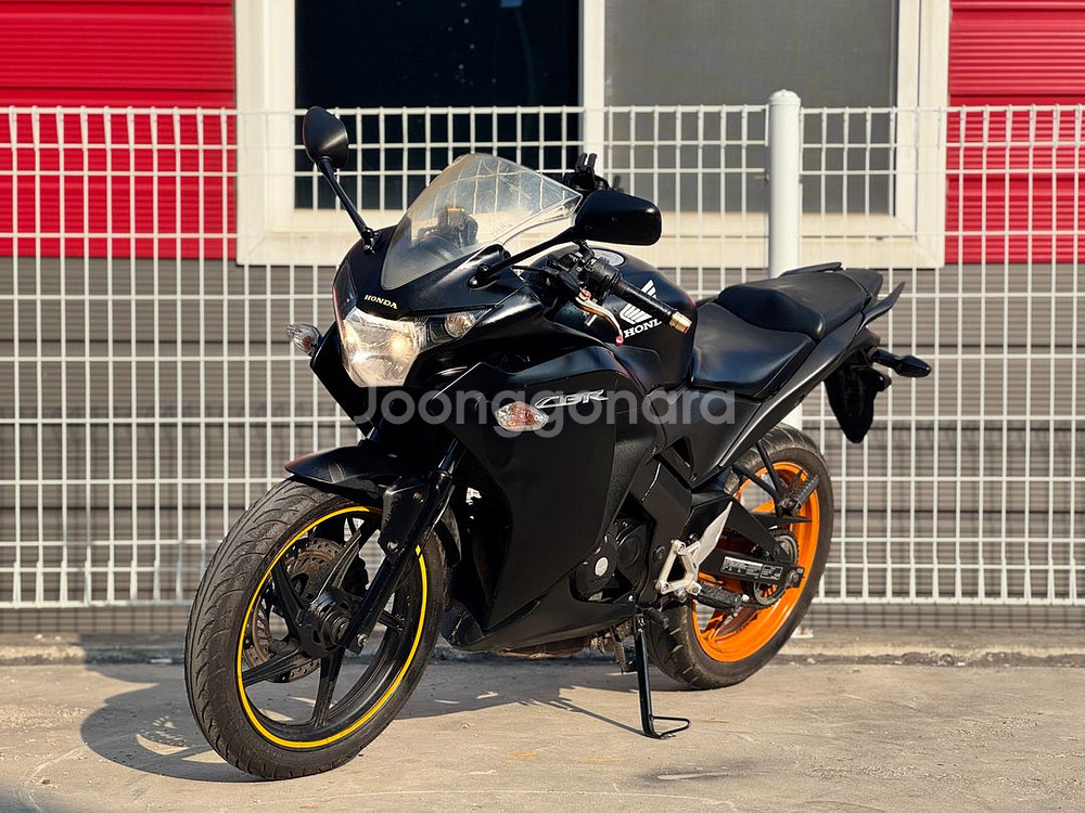 혼다cbr125r 14년식 3만km 흑마 저렴히 판매합니다--4