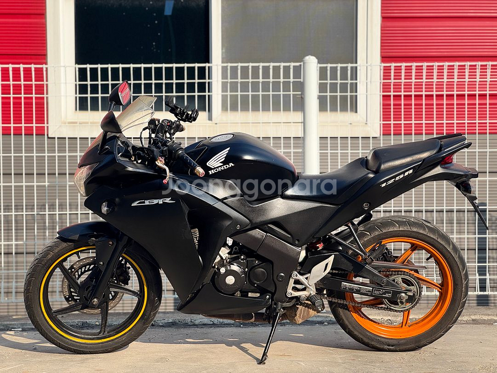 혼다cbr125r 14년식 3만km 흑마 저렴히 판매합니다--3