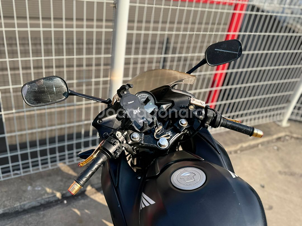 혼다cbr125r 14년식 3만km 흑마 저렴히 판매합니다--6