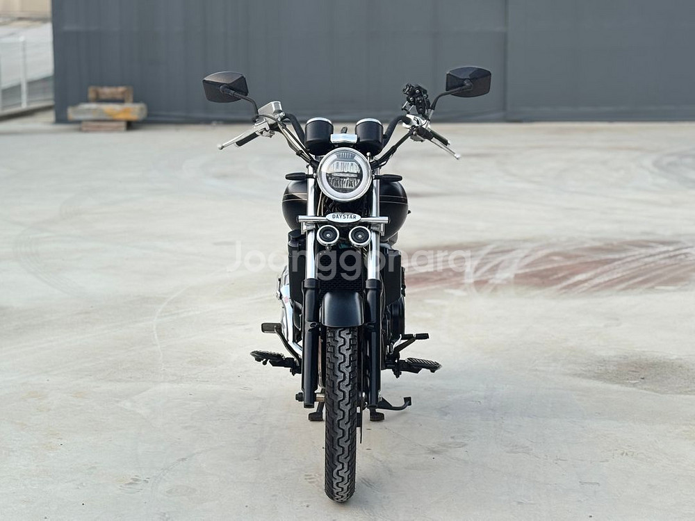 데이스타125 23년식 5천km 신차급 클래식 저렴히 판매합니다--7