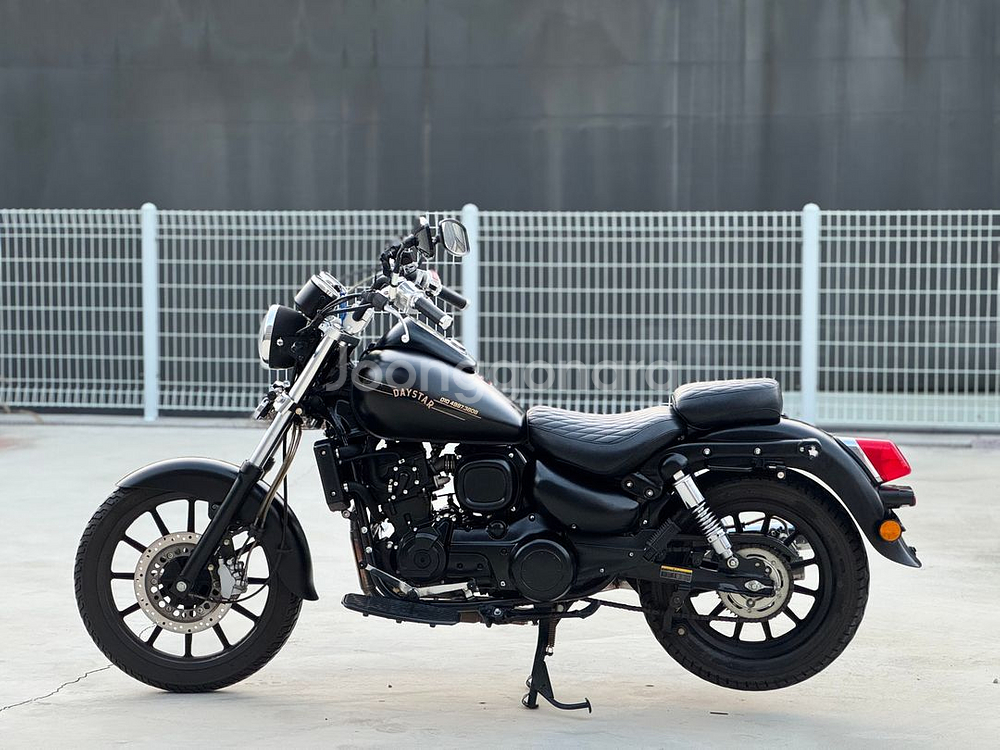 데이스타125 23년식 5천km 신차급 클래식 저렴히 판매합니다--5